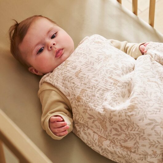 Sleeveless cotton gauze sleepbag, BABYLON printed beige